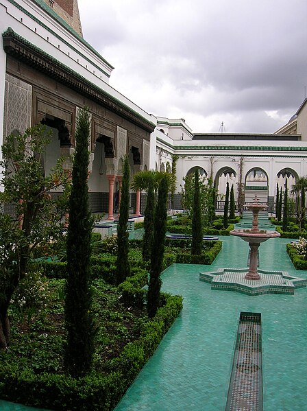 File:Patio grande mosquee de paris.jpg