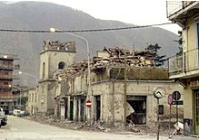 Piazza Umberto I. Torre Civica, danneggiata col terremoto del 1980