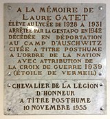Plaque commémorative de Laure Gatet au lycée du même nom, à Périgueux.