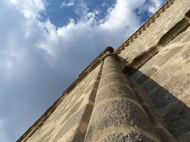 File:Portada Iglesia de Cerceda - panoramio.jpg