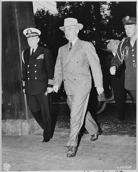 File:President Harry S. Truman enters Cecilienhof Palace to attend one of the meetings of the Potsdam Conference. L to R... - NARA - 198773.jpg