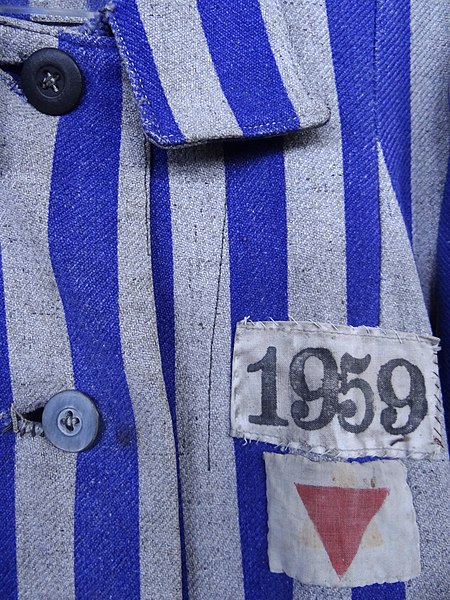 File:Prisoner's Uniform with Red Triangle of Political Enemy - Majdanek Concentration Camp - Lublin - Poland.jpg