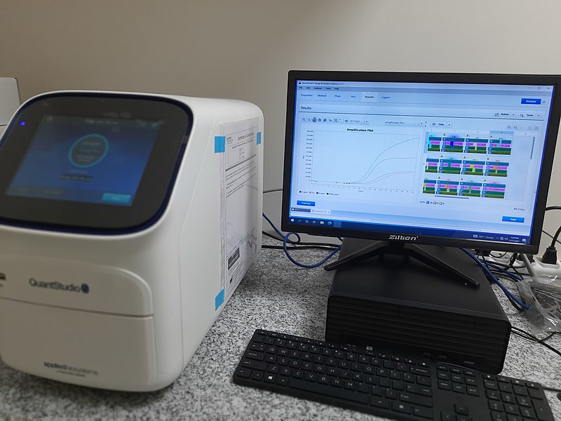 File:QuantStudio 5 Real-Time PCR System for Human Identification, 96-well, 0.2 mL, desktop.jpg