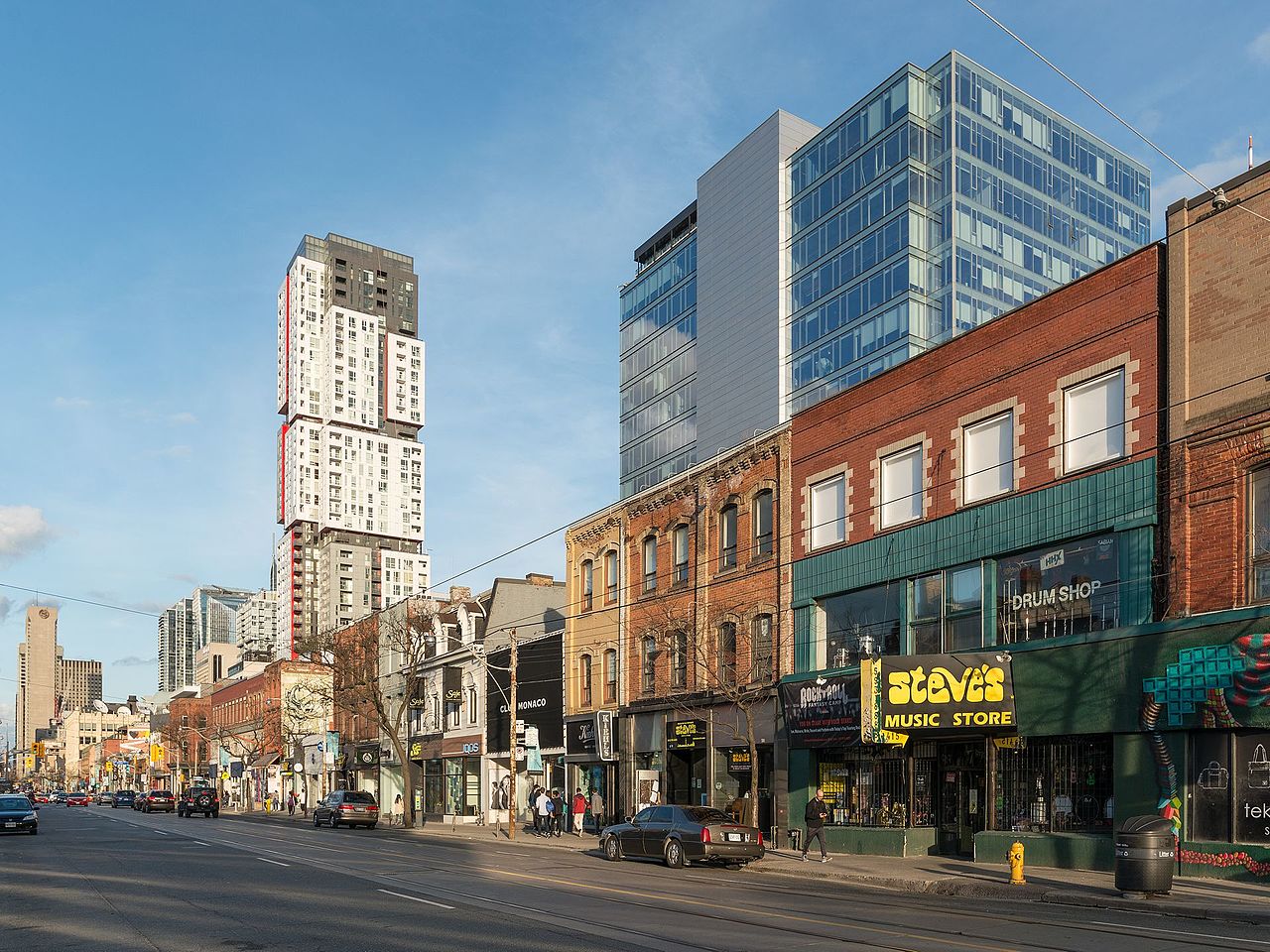 File:Queen St W, Toronto, as seen between Spadina Ave and Peter St