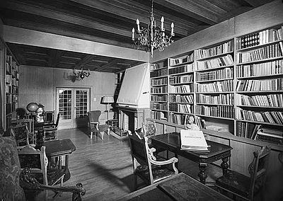 Quisling's library included the works of a number of eminent philosophers.