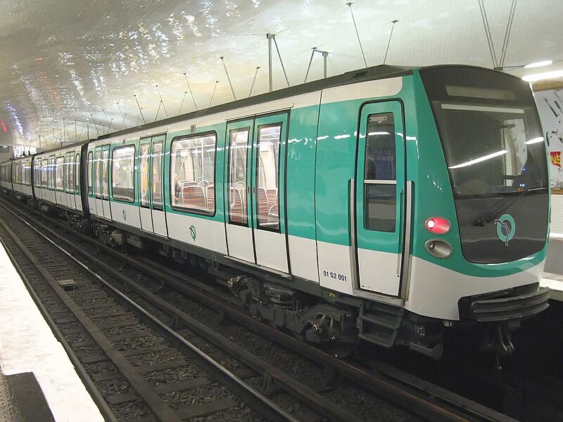 File:Rame-MF2000-en-stationnement.jpg