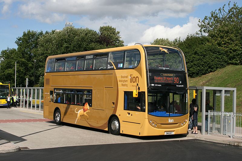 File:Reading Buses 212 on Route 90 via Southern Estates, Bracknell (21078960109).jpg