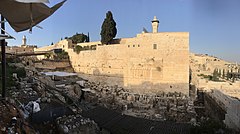 Modern view from a similar angle, showing the Western Wall on the left side of the picture and Robinson's Arch on the right Robinson's arch 2.jpg