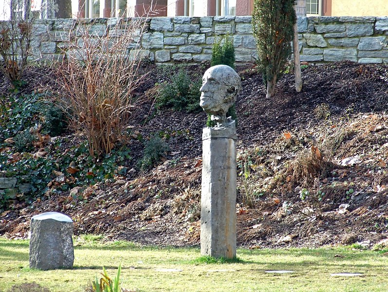 File:Rostropowitsch-denkmal-kronberg003.jpg