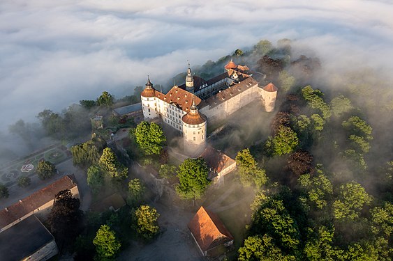 Schloss Langenburg im Morgennebel/Aerial view of the Castle Langenburg surrounded by fog in the morning Photographer: Matthias Süßen