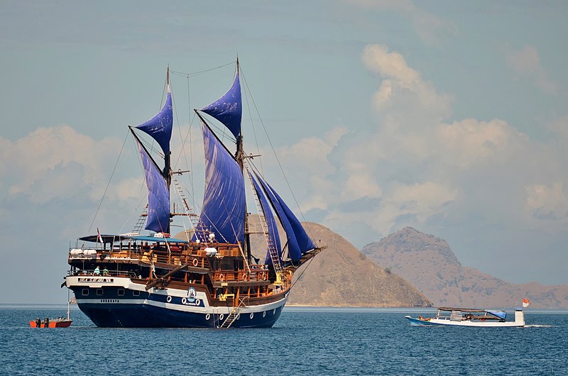 File:Sea Safari VII, Komodo, 2016 (04).jpg