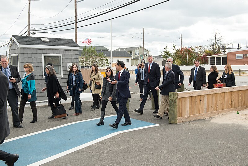 File:Secretary Castro Visits Breezy Point, New York (22548091525).jpg