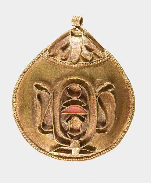 File:Shell Pendant with the Name of Senwosret II MET 26.7.1353 front.jpeg