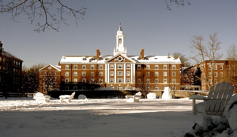 800px-Snow_and_Pforzheimer_House,_Harvard_Campus,_Cambridge,_Massachusetts.JPG (800×463)