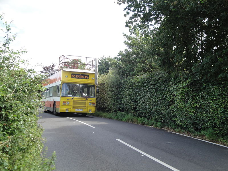 File:Southern Vectis 023 A174 VFM and Havenstreet Combley Road.JPG