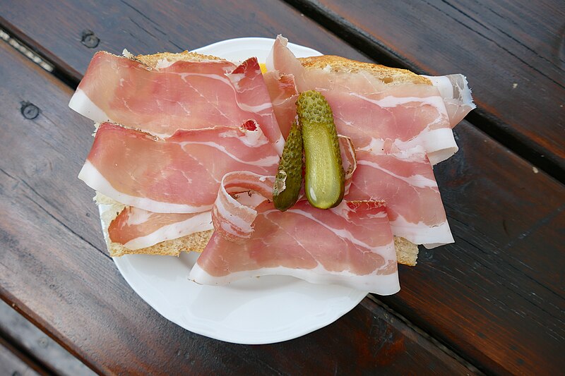 File:Speck sandwich at the Rifugio Sint Crusc.jpg