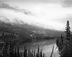 Spirit Lake близо до Carcross, Yukon (15452809218) .jpg