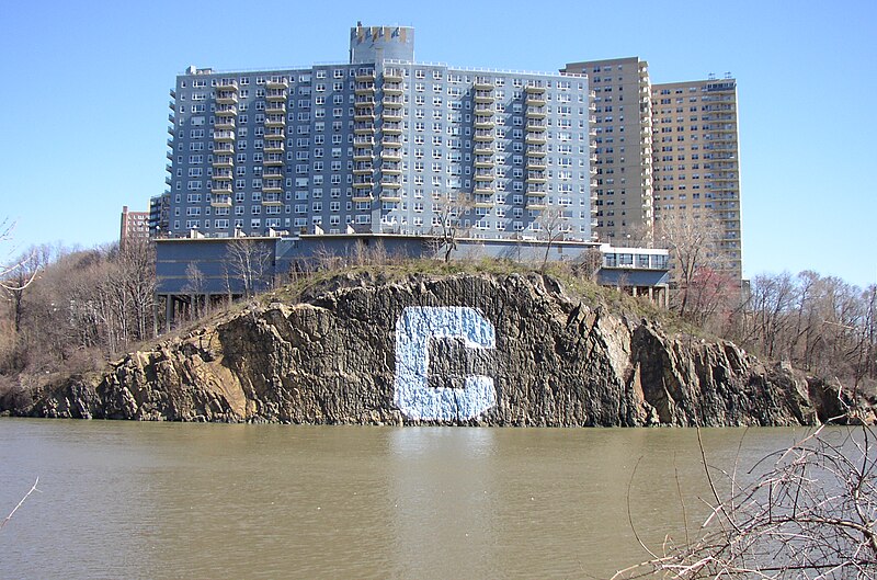 File:Spuyten Duyvil Creek Apr 2006.jpg