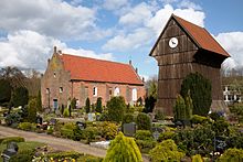 St.-Nikolai-Kirche Edewecht mit hölzernem Glockenturm