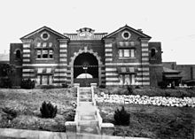 Entrance to the gaol, ~1936 StateLibQld 1 111256 Entrance to Boggo Road Gaol, ca. 1936.jpg