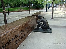 Simcoe Park Workers Monument Statue (100 Workers) - panoramio.jpg