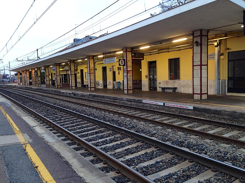 File:Stazione di Settimo Torinese 01.jpg