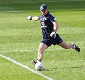 Stephen Cluxton kick out 2012 cropped.jpg