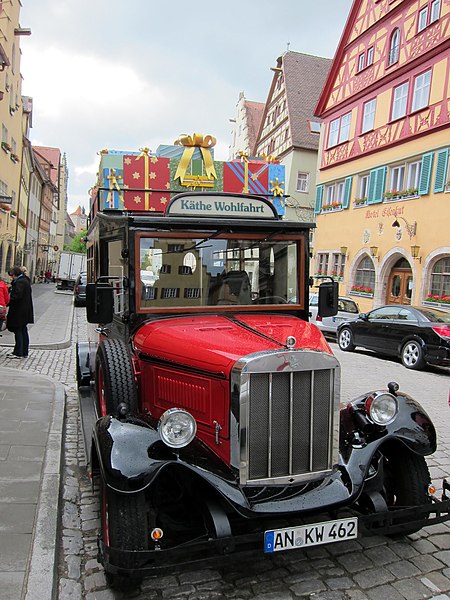 File:Street decoration near Käthe Wohlfahrt - panoramio.jpg