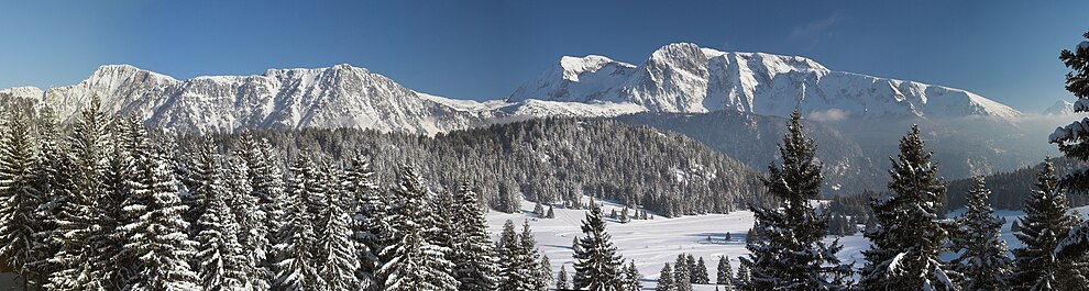 Le plateau de l'Arselle et le Taillefer au fond.