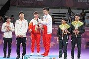 Deutsch: Tischtennis bei den Olympischen Jugendspielen 2018; Tag 9, 15. Oktober 2018; Mixed Medaillenzeremonie - Gold: Yingsha Sun & Wang Chuqin (CHN), Silber: Miu Hirano & Tomokazu Harimoto (JPN), Bronze: Su Pei-ling & Lin Yun-ju (TPE)); Medaillen-Verleiher: IOC member Ryu Seung-minu (KOR), Maskottchen-Verleiher: ITTF Vice-Presiden Nestor Tenca (ARG) English: Table tennis at the 2018 Summer Youth Olympics at 15 October 2018 – Mixed Medal Ceremony - Gold: Yingsha Sun & Wang Chuqin (CHN), Silver: Miu Hirano & Tomokazu Harimoto (JPN), Bronze: Su Pei-ling & Lin Yun-ju (TPE)); Medal presenter: IOC member Ryu Seung-minu (KOR), Mascot presenter: ITTF Vice-Presiden Nestor Tenca (ARG)