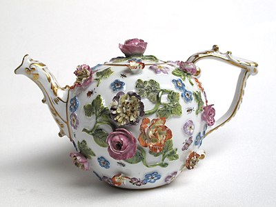 Teapot (AM 1932.233-1).jpg