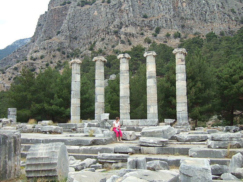 File:Templeofathenaprienemay2007.jpg