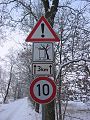 最高速度10 km/hの道路（ドイツブランデンブルク州） 徐行とも言える低速の規制。