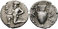 Иллюстрация перехода к новой манере: серебряные оболы с Тасоса, оба 411-350 гг. до н. э.…