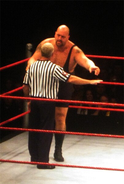 Big Show arguing with Armstrong in 2009.