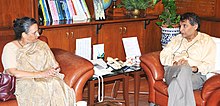 The MD, HDFC, Mrs. Renu Karnad meeting the Union Minister for Railways, Shri Suresh Prabhakar Prabhu, in New Delhi on October 08, 2015.jpg