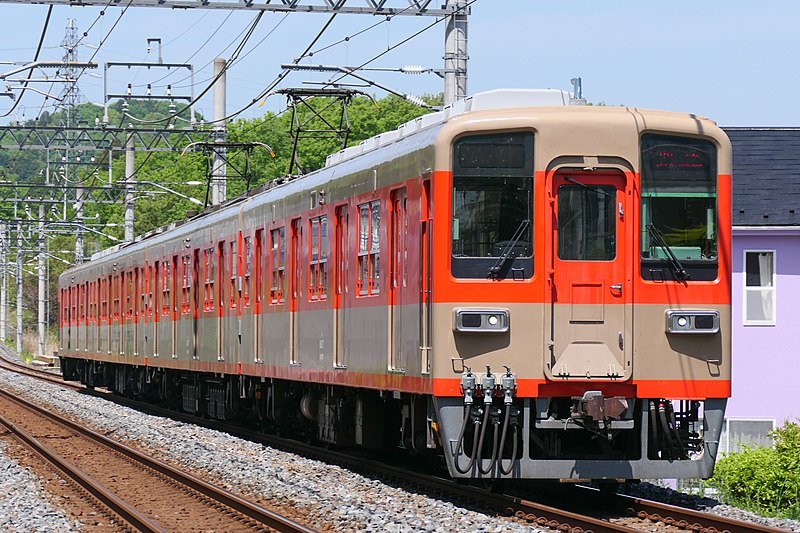 File:Tobu-Series8000-81117.jpg