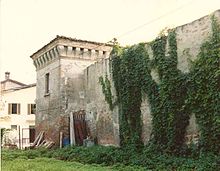 Torrione medievale di Castel Mella.jpg