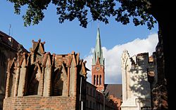 Toruń, kościół Św. Jakuba (detale bramy od strony Rynku Nowomiejskiego).JPG