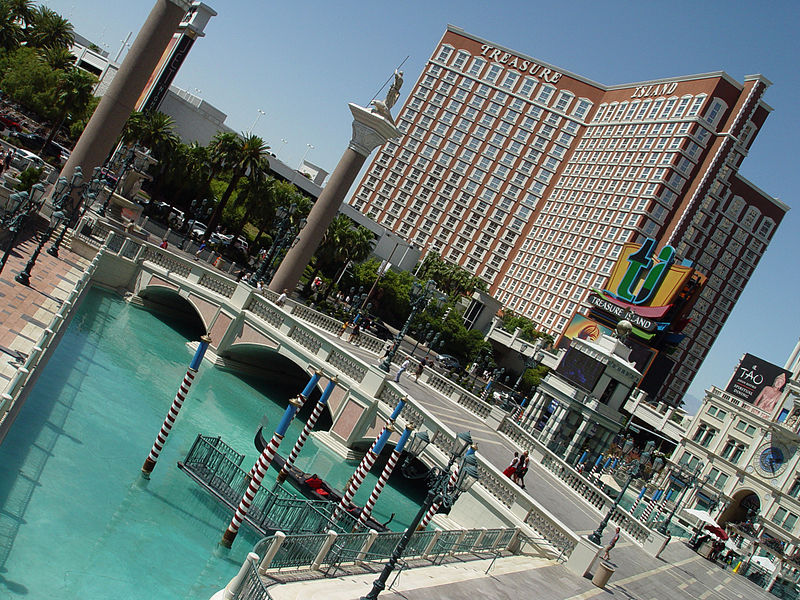 File:Treasure Island from Venetian (3838207607).jpg