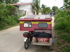 Taxi-triciclo, vista posterior