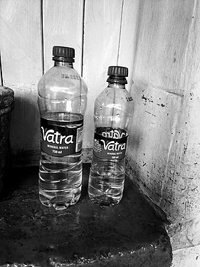 A black and white photo of a 500 & 750 milliliter bottle from the same brand