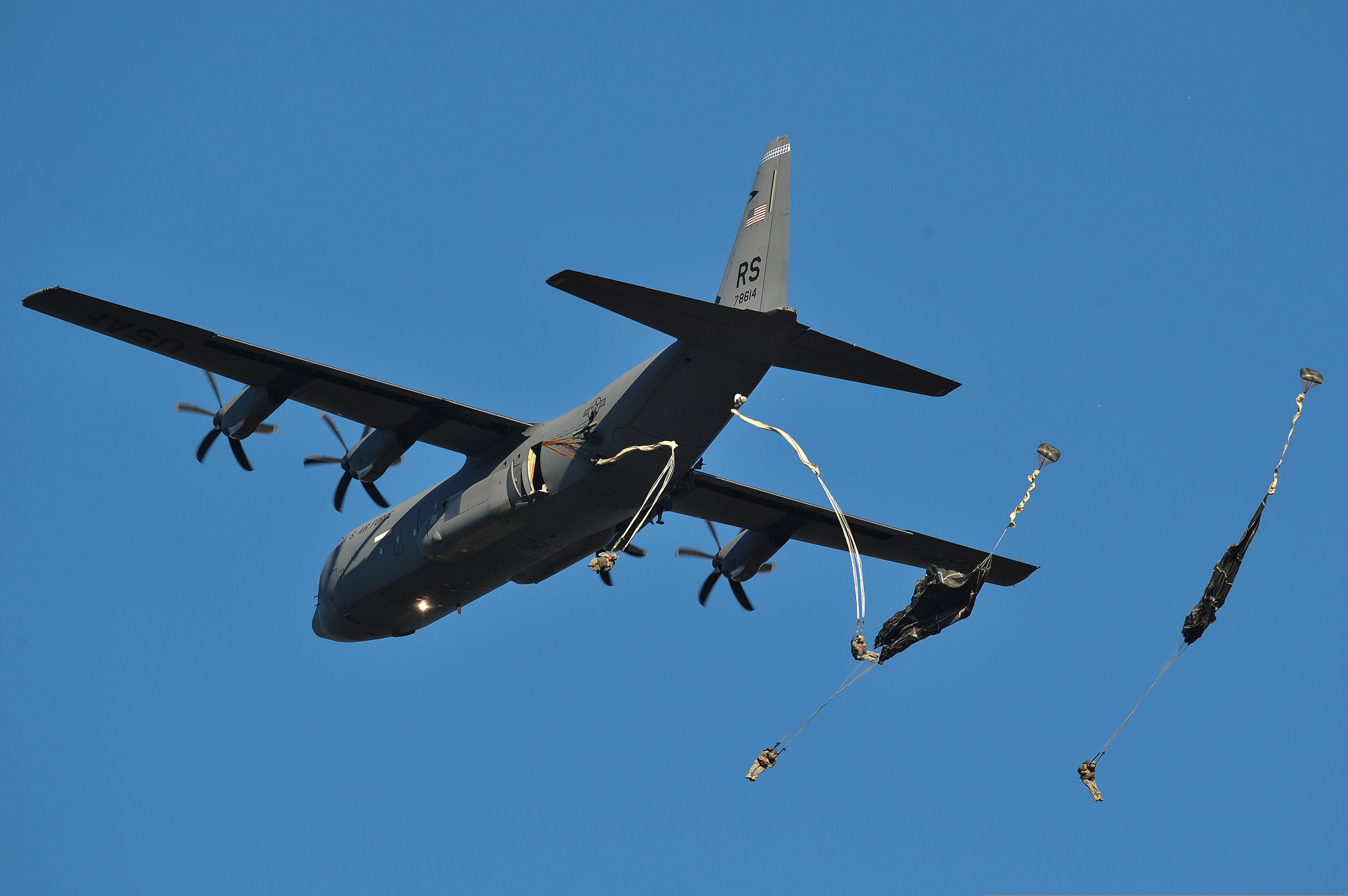 File:U.S. Army paratroopers with the 173rd Airborne Brigade Combat Team  conduct airborne operations from an Air Force C-130 Hercules aircraft using  T-11 parachutes Aug. 1, 2013, over the 7th Army Joint Multinational  130801-A-BS310-546.jpg