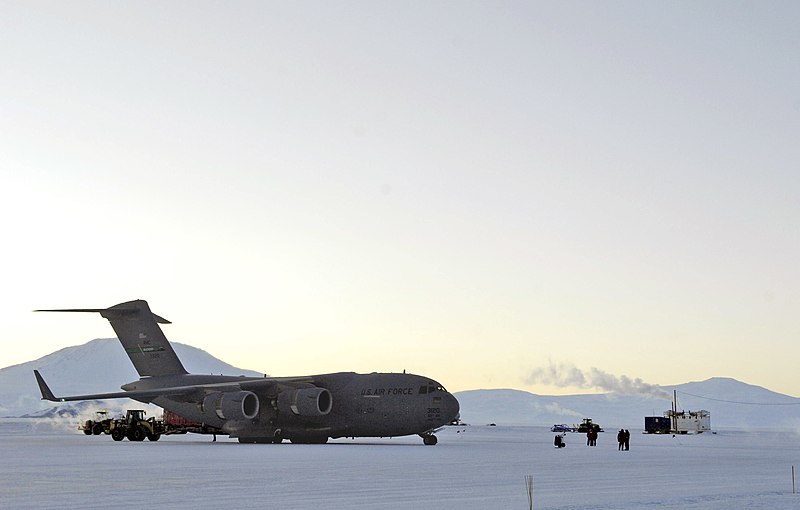 File:US Air Force 070820-F-2034C-068 Operation Deep Freeze 2007-08 begins.jpg