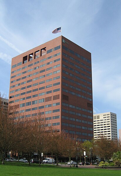 File:Umpqua Bank Headquarters - Portland, Oregon.JPG