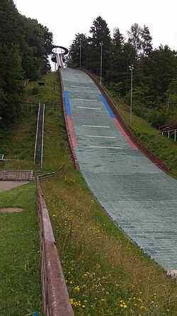 V Popelkách rozhledna na ocelovém skokanském můstku