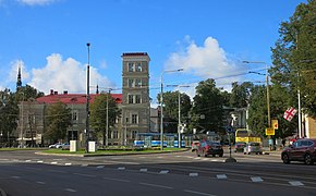 La place Viru, au fond l’ancienne caserne de pompiers.