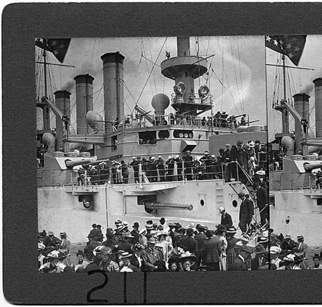 File:Visitors on warship, Navy Day, Seattle, 1908 (MOHAI 2542).jpg