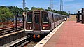 Baureihe 6000 (Alstom) in der oberen Station (Red Line) des Umsteige­bahnhofs Fort Totten