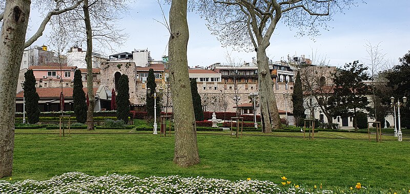 File:Walls of Constantinople-Gülhane Park.jpg